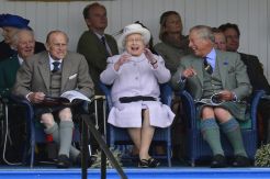 Ratu Elizabeth II: Skotlandia...