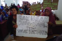 Tolak Bandara Kulon Progo, Warga Duduki Balai Desa