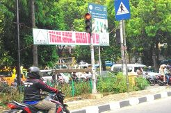 Spanduk Tolak Ahok Terpampang di Pejaten