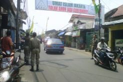 Camat Anggap Spanduk Penolakan Ahok Meresahkan