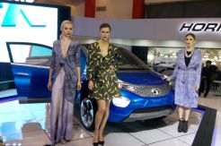 Tata Nexon Menggoda Pengunjung yang Melintas