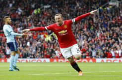 Rooney-Van Persie Amankan Babak Pertama