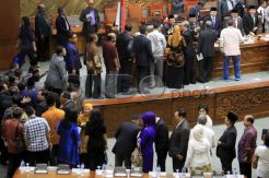 Akhiri Pidato Penutupan, Marzuki Dapat Standing Ovation