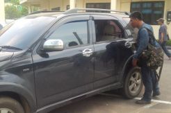 Pelaku Pecah Kaca Mobil Bonyok Dihajar Massa