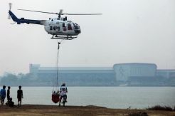 Heli Kamov Datang, Hercules Terbang Malam