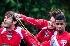 Kaka dan Pato Saling Serang