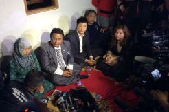 Sesama Korban, Hotman Sambangi Keluarga Sopir Boks