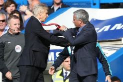 Wenger Tak Menyesal Dorong Mourinho