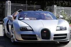 Arnold Beri Hadiah Bugatti Veyron untuk sang Pacar