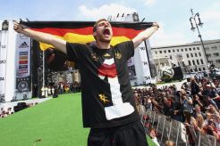 Jerman Rilis Film Dokumenter...