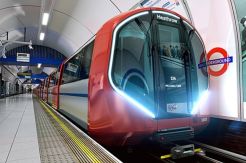 Kereta Driverless Tube Beroperasi di London 2020