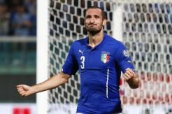 Chiellini Bawa Italia Memimpin Sementara