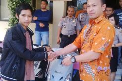 Curi Kendaraan dengan...