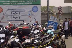 Pintu M1 Kini Berubah Jadi Parkir Liar