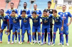 Pimpin Klasemen, Arema Santai