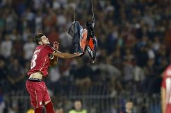 Drone Bernuansa Politik Ganggu Laga Serbia vs Albania