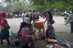 Tak Ada Perlawanan, PKL Monas Ditertibkan