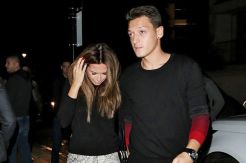 Selingkuh, Oezil Diputus Pacar