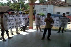 Buku Bahasa Sunda SMP di Pangandaran Disoal