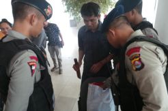 Pelantikan Pimpinan DPRD Banten, Polisi Sita 10 Senjata Tajam