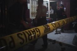 TKP Pembantaian Satu Keluarga Didatangi Warga