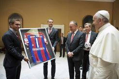 Bayern Sambangi Vatikan Usai Hajar Roma
