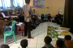 Kelas Kurang, Siswa SMPN 1 Cijambe Belajar di Ruang Komputer