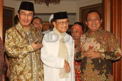 Akbar, Jimly & Irman, Berturut-turut Jenguk Habibie
