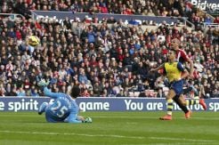Dua Blunder Menangkan Arsenal