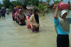 Korban Banjir Bandang di Solok Bikin Dapur Umum