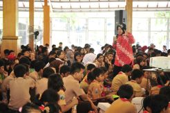 Risma Ajak Siswa Hargai Jasa Pahlawan