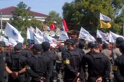 Buruh Desak Risma Usulkan UMK Surabaya Rp2,8 Juta