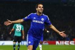 Fabregas Gatal Ingin Angkat Trofi di Chelsea