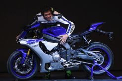 Yamaha YZF-R1 Hadir Lebih Ringan dan Bertenaga