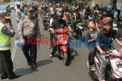 Polisi dan Pesilat Bentrok...