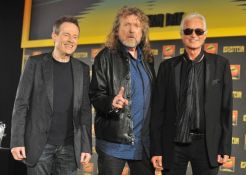 Vokalis Led Zeppelin Tolak Kontrak Tur Senilai Rp9,7 Triliun