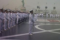 Tabur Bunga di Atas KRI dr Soeharso-990