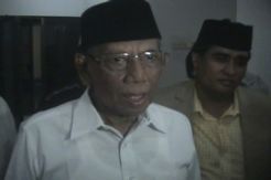 Hasyim Muzadi Kecam Penghapusan Kolom Agama di KTP