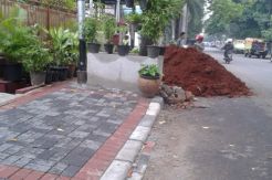 Trotoar Baru Diperbaiki Ditanami Pepohonan