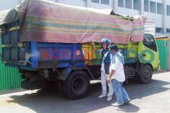 Sopir Truk Mabuk Hendak...