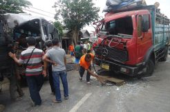 Tabrakan Maut di Bojonegoro karena Sopir Bus Ugal-Ugalan