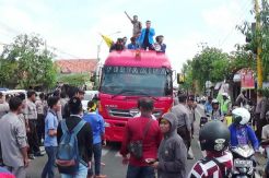 Aktivis PMII Pamekasan Sandera Mobil Tangki BBM