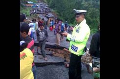Jalan Sumbar-Riau Ambles, Macet Mencapai 10 Km