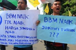 Mahasiswa di Padang Juga Terlibat Bentrok dengan Polisi