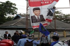 Makassar Lumpuh, Demo BBM Berlanjut Hingga Malam