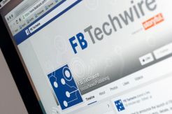 Facebook Luncurkan Halaman...