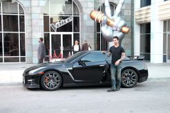 Nissan Gaet Adam Levine...
