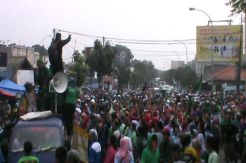 Desak UMP, Buruh Tangerang Sweeping Pabrik