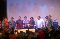 Menteri Jokowi Hadiri Peluncuran Album Salam 3 Jari Slank
