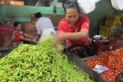 Harga Cabai Melejit, Pedagang Menjerit